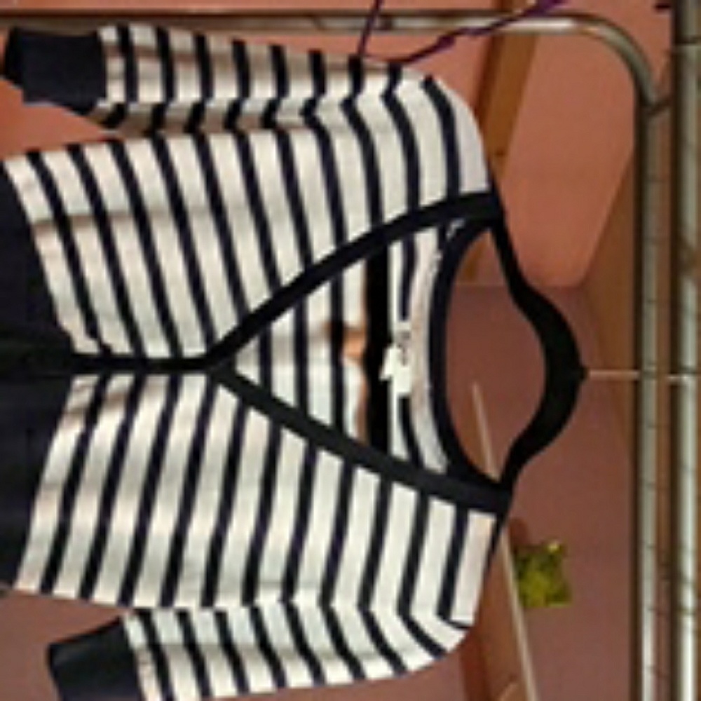 Three quarter sleeve half shirt like new